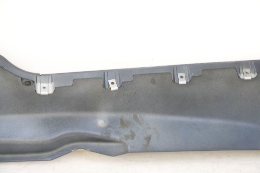 photo de BAS DE CAISSE GAUCHE PIAGGIO MP3 RL 250 (2007 - 2010) - Gros plan technique