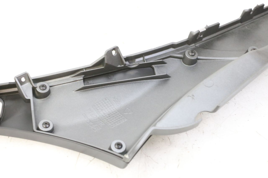 photo de BAS DE CAISSE GAUCHE PIAGGIO MP3 500 (2014 - 2016)