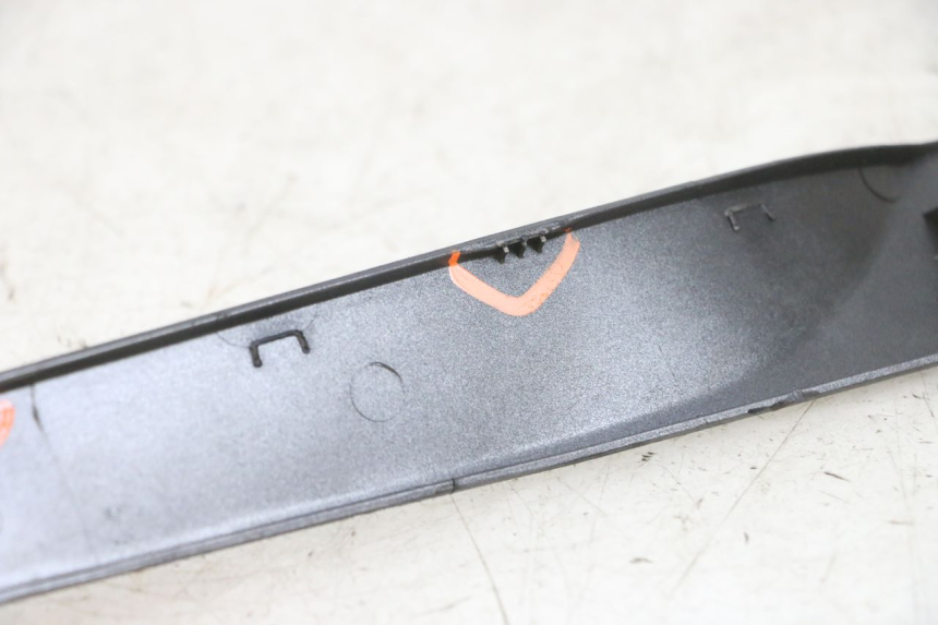 photo de BAS DE CAISSE GAUCHE YAMAHA TRICITY 300 (2020 - 2024) - Vue d’ensemble