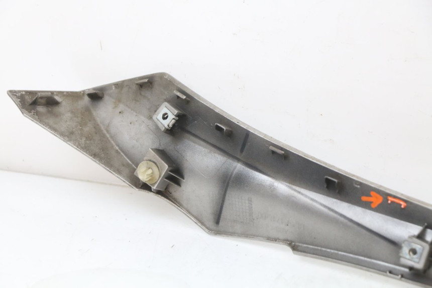 photo de BAS DE CAISSE GAUCHE YAMAHA XMAX X-MAX ABS 125 (2017 - 2020)