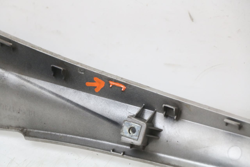 photo de BAS DE CAISSE GAUCHE YAMAHA XMAX X-MAX ABS 125 (2017 - 2020)