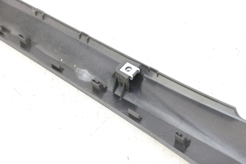 photo de BAS DE CAISSE GAUCHE YAMAHA XMAX X-MAX 125 (2021 - 2025)