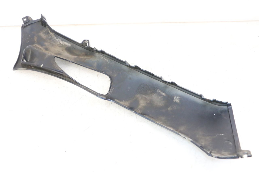 photo de BAS DE CAISSE GAUCHE PIAGGIO XEVO - X EVO 125 (2007 - 2017) - Détail de la pièce