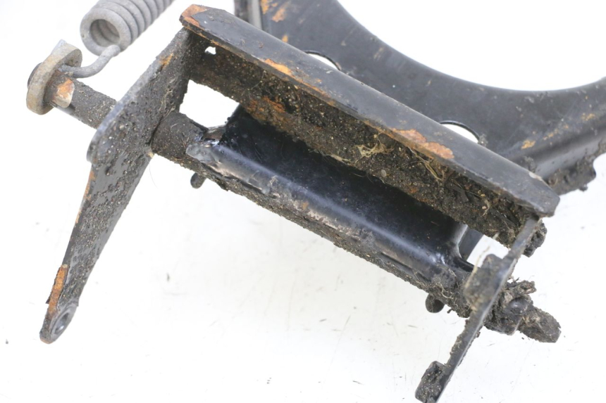 photo de BEQUILLE CENTRALE PEUGEOT VIVACITY 100 (1999 - 2008) - Autre angle de vue