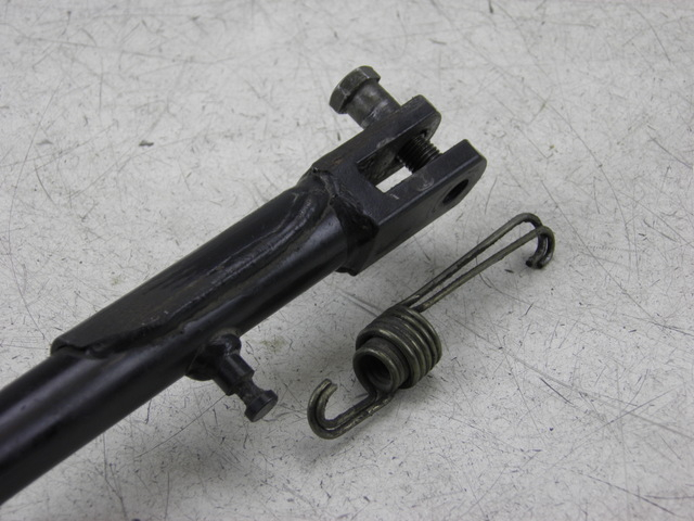 photo de BEQUILLE LATERALE SUZUKI GZ MARAUDER 125 (1998 - 2004)