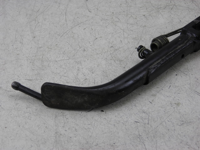 photo de BEQUILLE LATERALE SUZUKI GZ MARAUDER 125 (1998 - 2004)