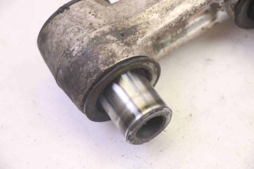 photo de BIELLETTE AMORTISSEUR KAWASAKI GPZ RX 1000 (1986 - 1988) - Gros plan technique