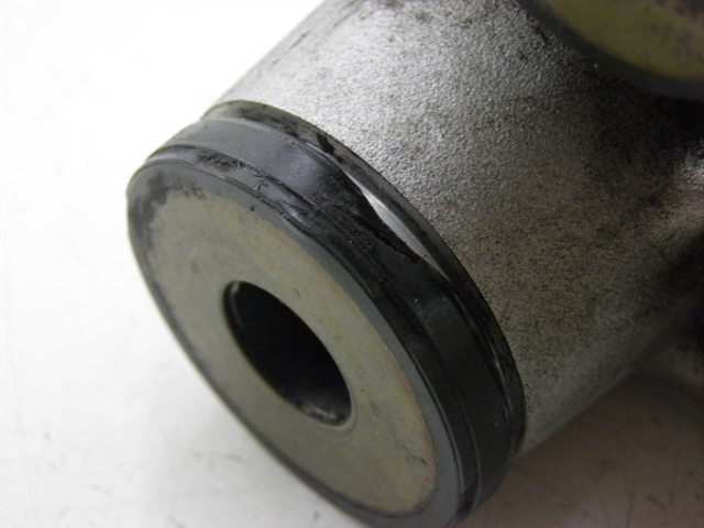 photo de BIELLETTE AMORTISSEUR HYOSUNG COMET GT 125 (2002 - 2007) - Gros plan technique