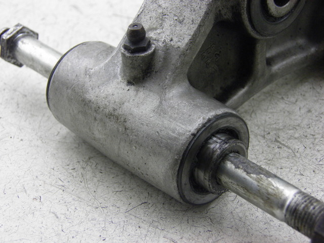 photo de BIELLETTE AMORTISSEUR KAWASAKI ZZR 600 (1995 - 2004)