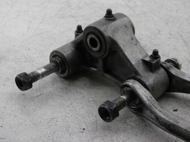 photo de BIELLETTE AMORTISSEUR KAWASAKI ZZR 600 (1995 - 2004)