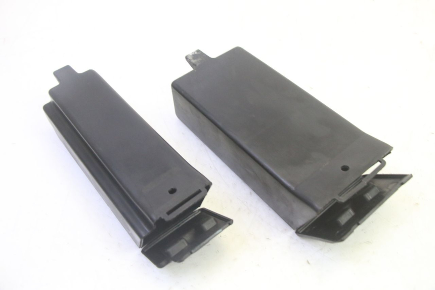 photo de BOITE A GANTS KAWASAKI GPX R WARBIRD 600 (1988 - 1993) - Détail de la pièce