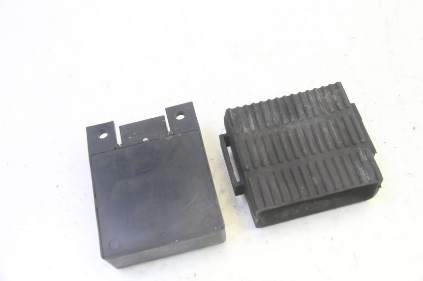 photo de BOITIER CDI KAWASAKI GPX R WARBIRD 600 (1988 - 1993) - Gros plan technique