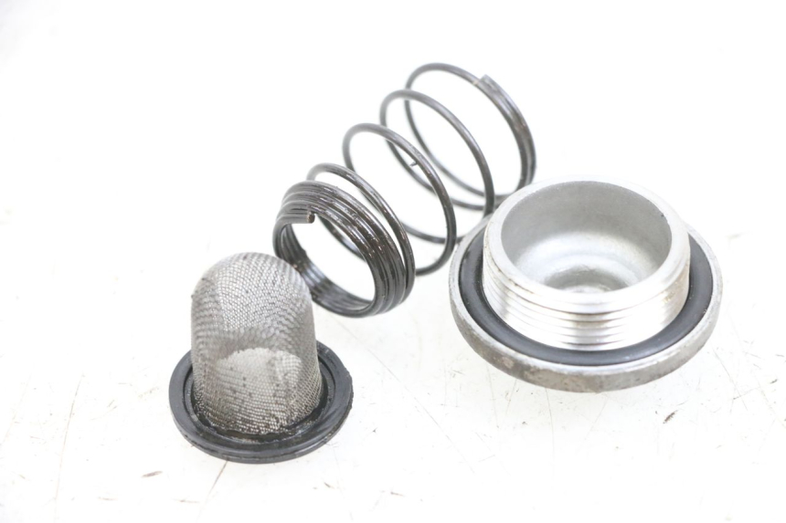 photo de BOUCHON CARTER HUILE PEUGEOT KISBEE 4T 50 (2010 - 2017) - Gros plan technique