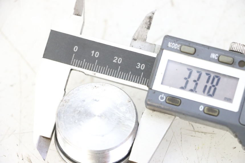 photo de BOUCHON FOURCHE GILERA SMT SUPERMOTARD 50 (2009 - 2017)