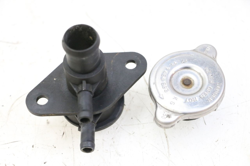 photo de BOUCHON RADIATEUR BMW C1 125 (2000 - 2003)