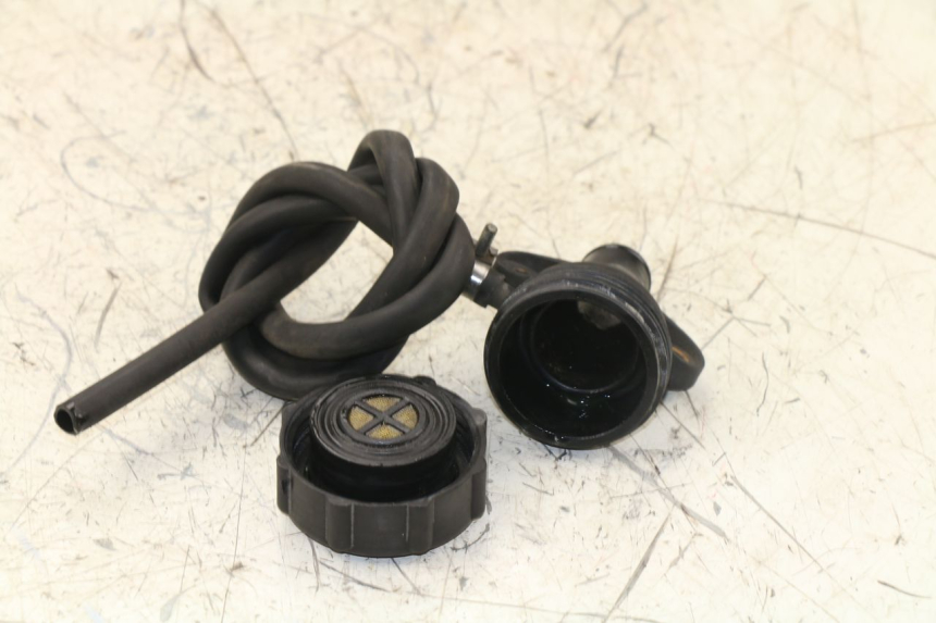 photo de BOUCHON RADIATEUR BMW K 75 RT 750 (1989 - 1997)