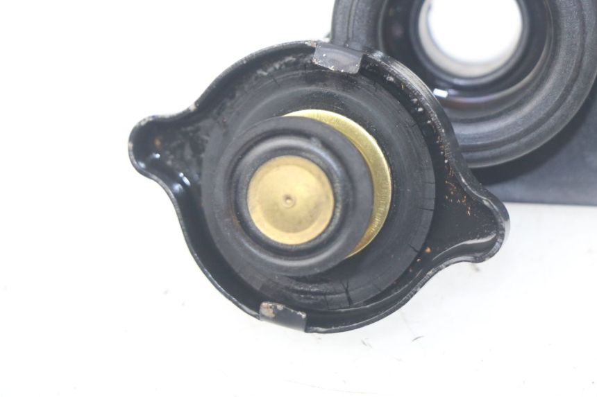 photo de BOUCHON RADIATEUR SUZUKI BURGMAN 125 (2007 - 2014)
