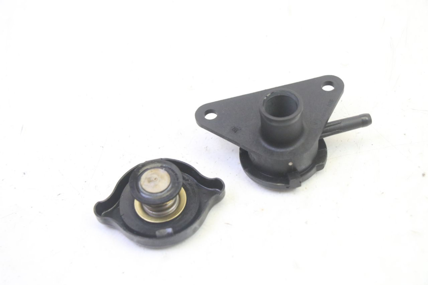 photo de BOUCHON RADIATEUR SUZUKI BURGMAN 125 (2007 - 2014)