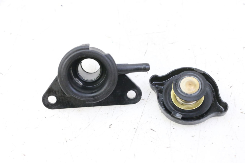 photo de BOUCHON RADIATEUR SUZUKI BURGMAN 125 (2007 - 2014)