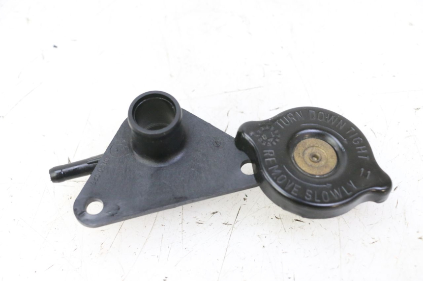 photo de BOUCHON RADIATEUR SUZUKI BURGMAN 125 (2007 - 2014)