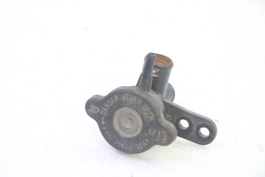 photo de BOUCHON RADIATEUR KAWASAKI GPX R WARBIRD 600 (1988 - 1993) - Autre angle de vue