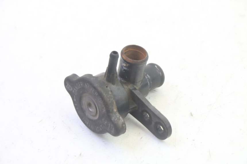 photo de BOUCHON RADIATEUR KAWASAKI GPX R WARBIRD 600 (1988 - 1993) - Gros plan technique