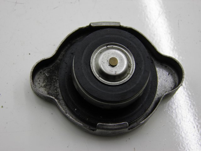 photo de BOUCHON RADIATEUR HONDA PCX (JF28) 125 (2009 - 2011)
