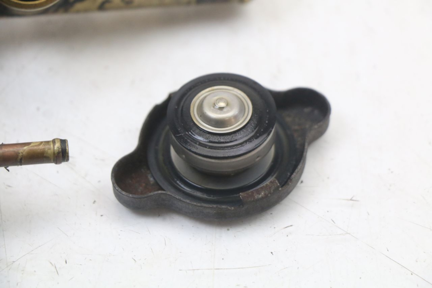 photo de BOUCHON RADIATEUR KAWASAKI GTR 1000 (1994 - 2004)