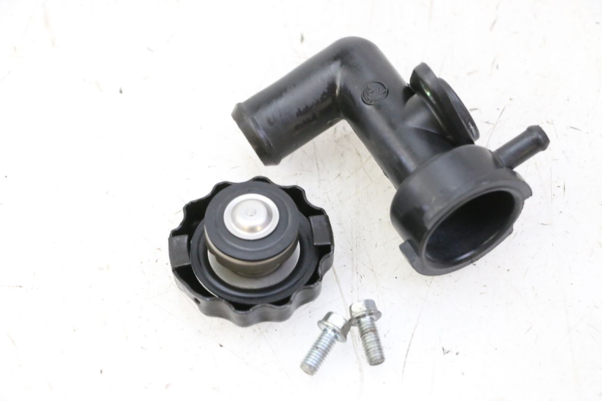 photo de BOUCHON RADIATEUR HONDA NTV DEAUVILLE 650 (2001 - 2006)