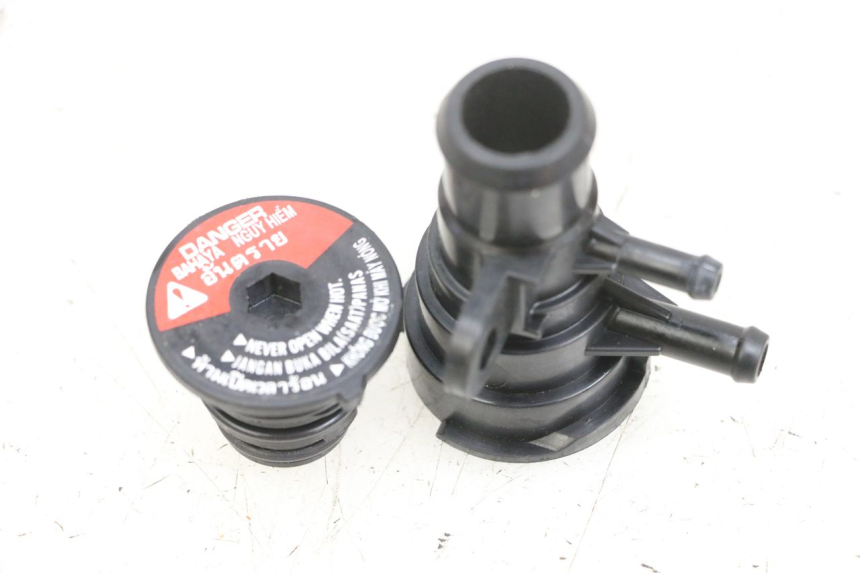 photo de BOUCHON RADIATEUR YAMAHA TRICITY 300 (2020 - 2024) - Zoom état d’usage