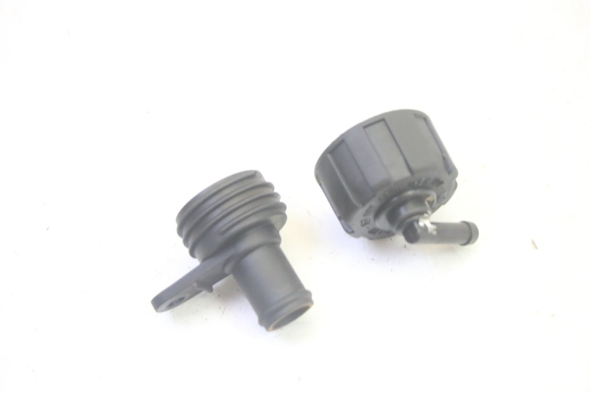 photo de BOUCHON RADIATEUR YAMAHA XMAX X-MAX 125 (2006 - 2009) - Zoom état d’usage