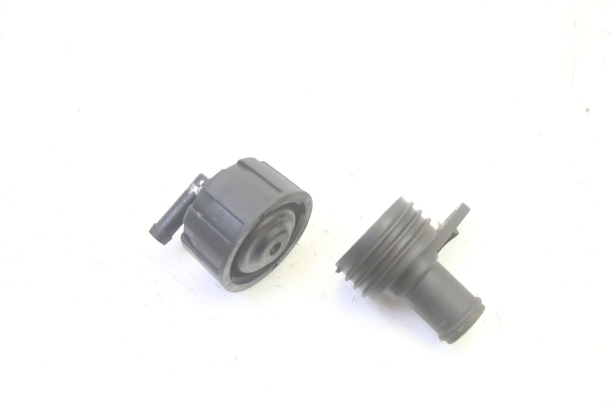 photo de BOUCHON RADIATEUR YAMAHA XMAX X-MAX 125 (2006 - 2009) - Gros plan technique