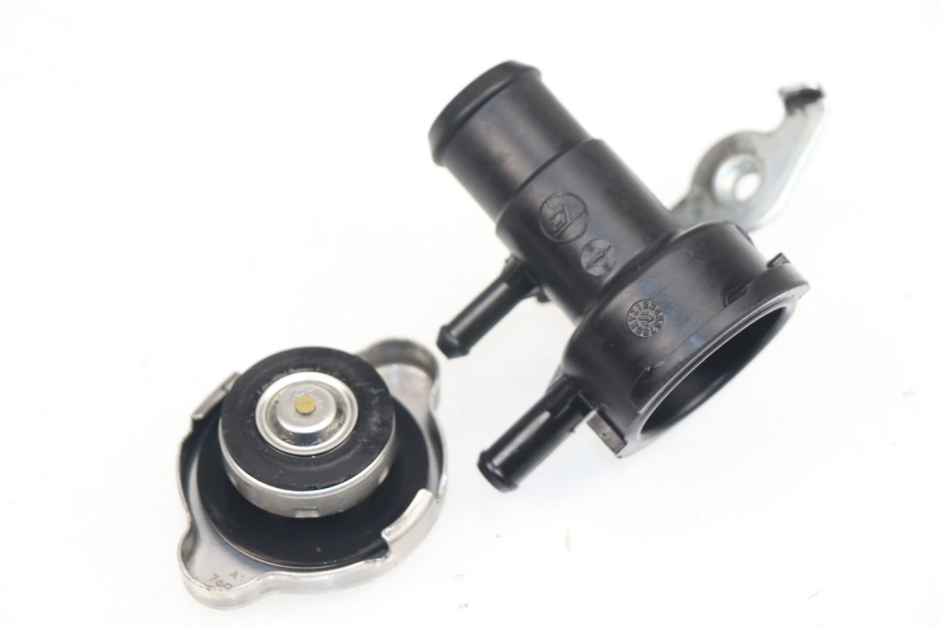 photo de BOUCHON RADIATEUR YAMAHA YP T-MAX TMAX 530 (2017 - 2020)