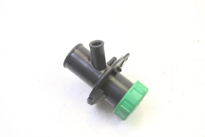 photo de BOUCHON RESERVOIR ESSENCE QUADRO 4 4D 350 (2015 - 2018)