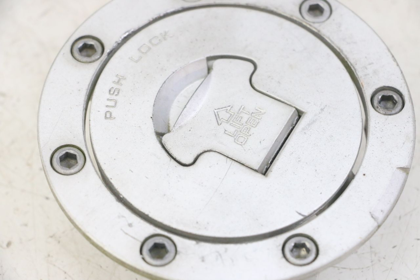 photo de BOUCHON RESERVOIR ESSENCE HONDA CBF 500 (2004 - 2007)