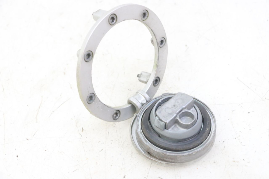 photo de BOUCHON RESERVOIR ESSENCE HONDA CBF 500 (2004 - 2007)
