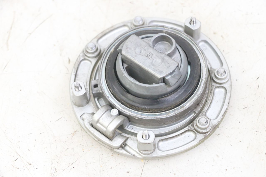 photo de BOUCHON RESERVOIR ESSENCE HONDA CBF 500 (2004 - 2007)