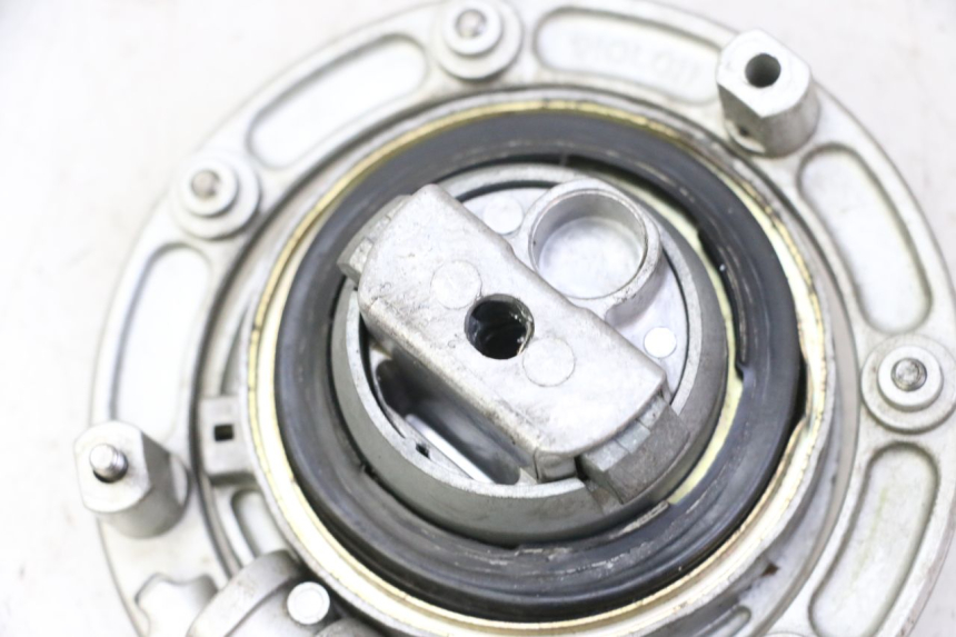 photo de BOUCHON RESERVOIR ESSENCE HONDA CBR F SC25 1000 (1989 - 1992)