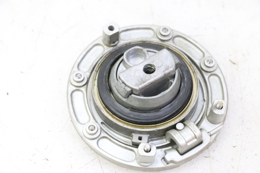 photo de BOUCHON RESERVOIR ESSENCE HONDA CBR F SC25 1000 (1989 - 1992)