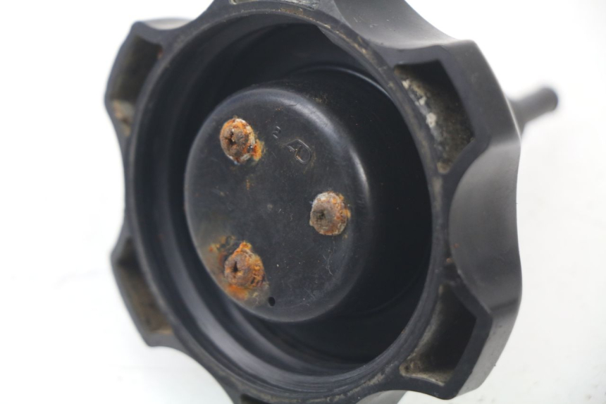 photo de BOUCHON RESERVOIR ESSENCE HONDA CRF CR-F 450 (2001 - 2005)