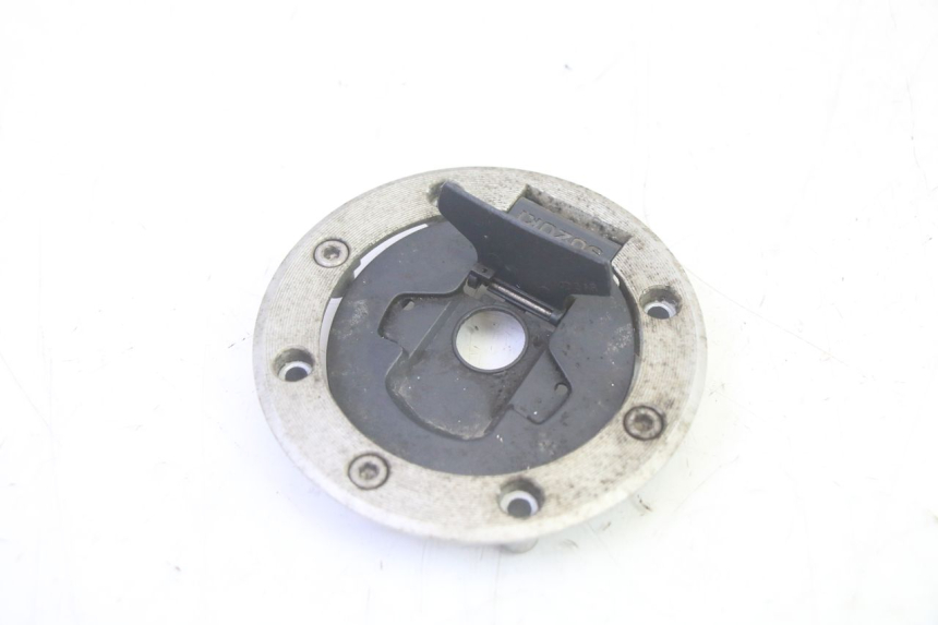 photo de BOUCHON RESERVOIR ESSENCE SUZUKI DL V STROM 1000 (2002 - 2007) - Zoom état d’usage