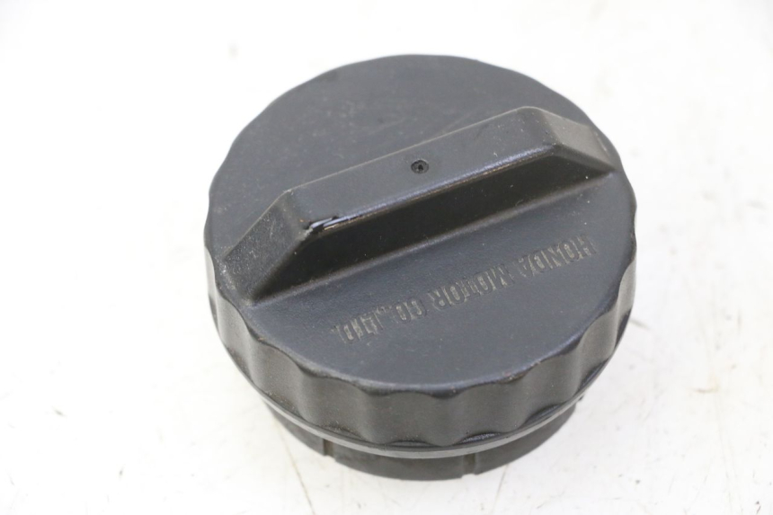 photo de BOUCHON RESERVOIR ESSENCE HONDA FES S-WING SWING ABS 125 (2007 - 2015)