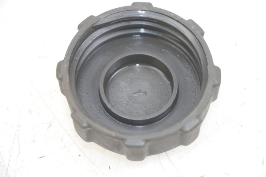 photo de BOUCHON RESERVOIR ESSENCE PIAGGIO FLY 125 (2005 - 2012)