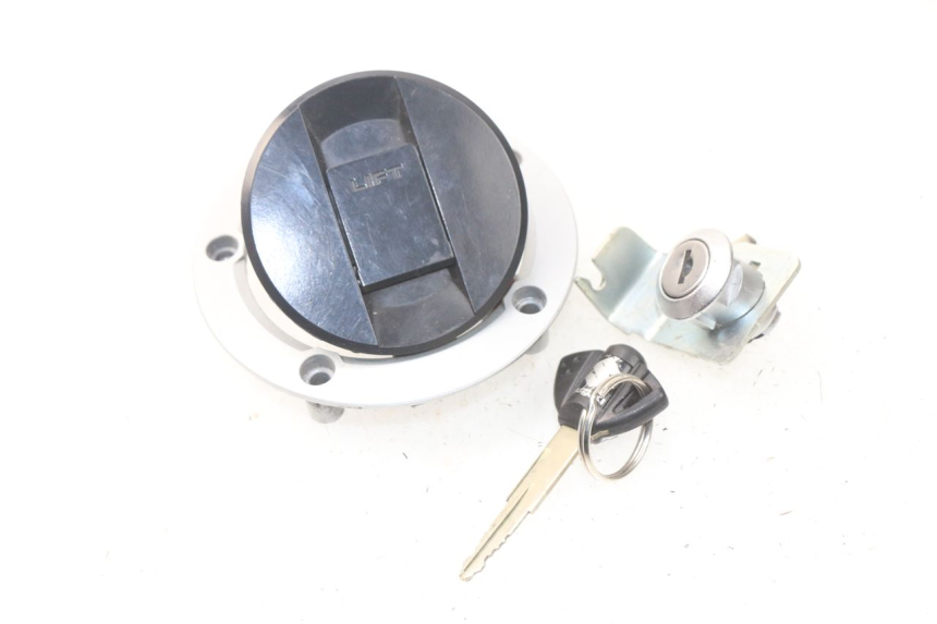 photo de BOUCHON RESERVOIR ESSENCE SUZUKI GSX-R GSXR 750 (2011 - 2016)