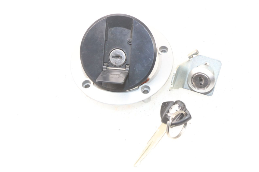 photo de BOUCHON RESERVOIR ESSENCE SUZUKI GSX-R GSXR 750 (2011 - 2016)