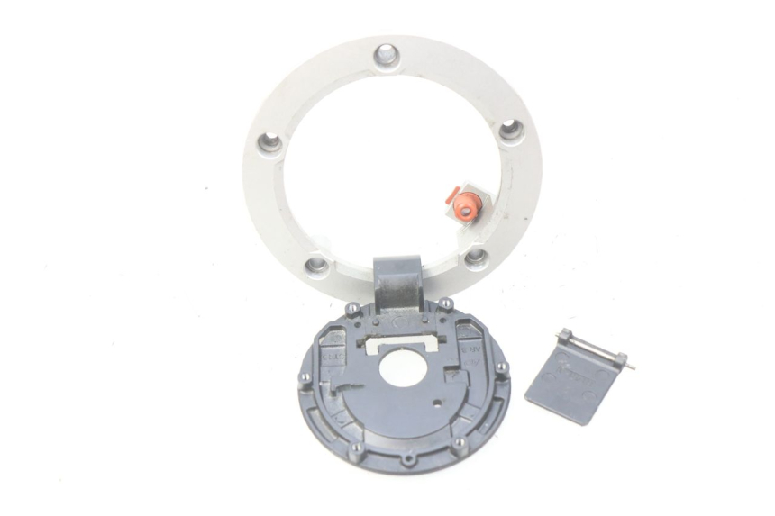 photo de BOUCHON RESERVOIR ESSENCE SUZUKI GSX-R GSXR 750 (2011 - 2016)