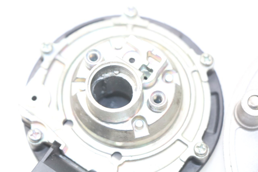 photo de BOUCHON RESERVOIR ESSENCE SUZUKI GSX-R GSXR K16 1000 (2012 - 2016)