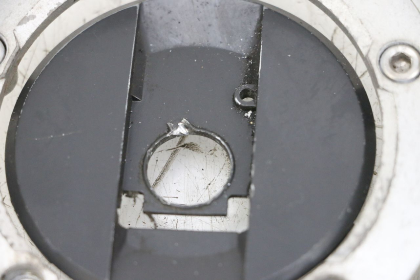 photo de BOUCHON RESERVOIR ESSENCE SUZUKI GSXR GSX-R 1000 (2003 - 2004) - État de surface