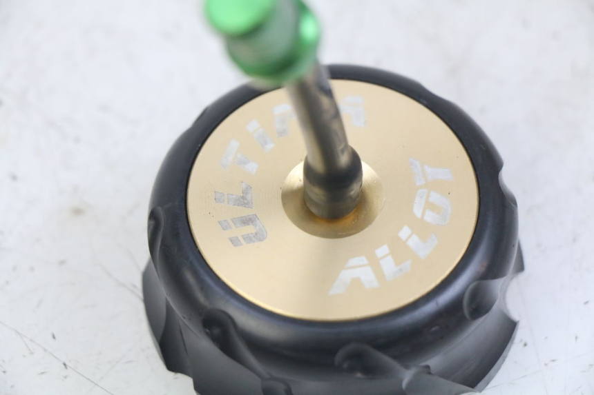 photo de BOUCHON RESERVOIR ESSENCE KAWASAKI KX 85 (2001 - 2013)