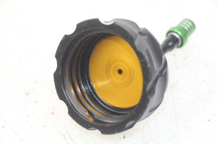photo de BOUCHON RESERVOIR ESSENCE KAWASAKI KX 85 (2001 - 2013)